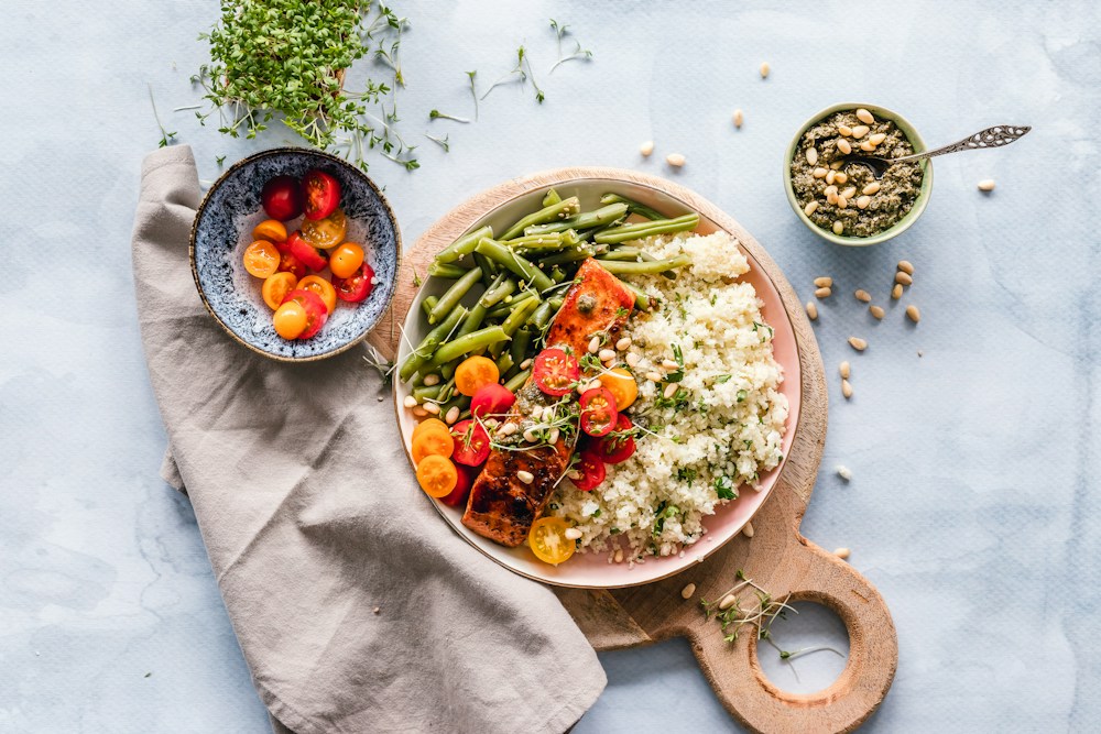 Plato con vegetales, fotografía ilustrativa